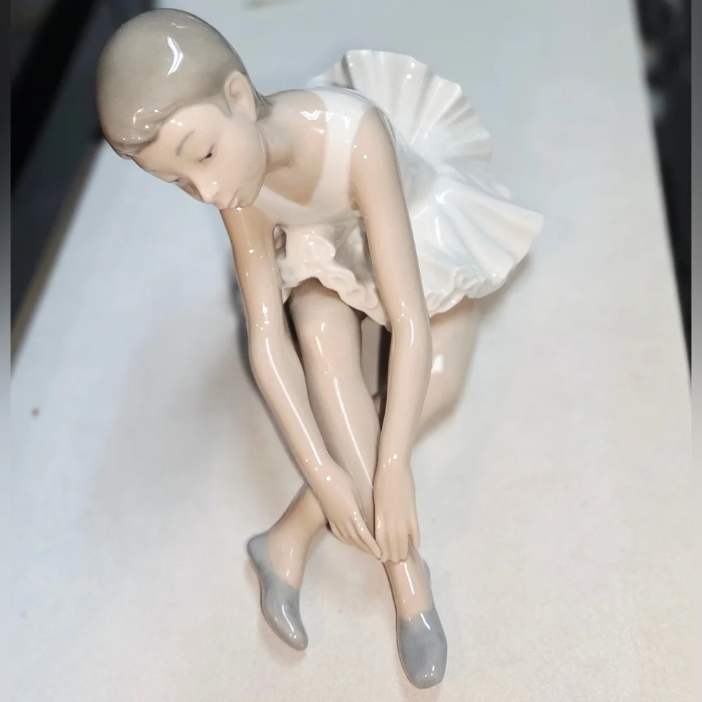 Lladro Nao Ballerina Figurine - Picture 4 of 6